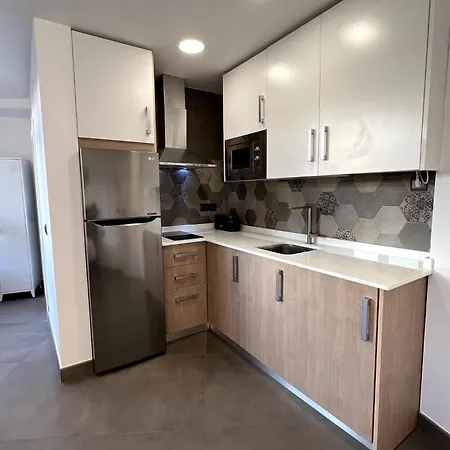 Acogedor Moderno Con Piscina En Nerja, Perfecto Escapada דירה