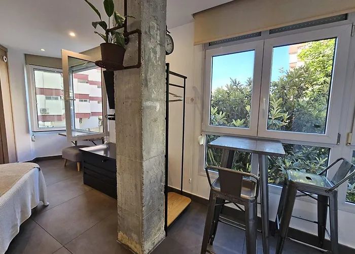 Acogedor Moderno Con Piscina En Nerja, Perfecto Escapada