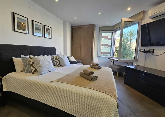 Acogedor Moderno Con Piscina En Nerja, Perfecto Escapada Apartman