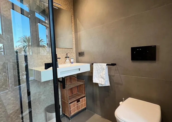 Acogedor Moderno Con Piscina En Nerja, Perfecto Escapada