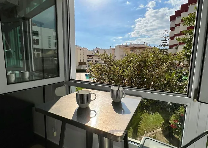 Acogedor Moderno Con Piscina En Nerja, Perfecto Escapada Apartman