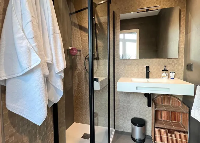 Acogedor Moderno Con Piscina En Nerja, Perfecto Escapada