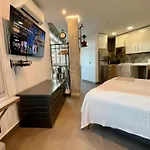 Acogedor Moderno Con Piscina En Nerja, Perfecto Escapada アパート