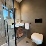 Acogedor Moderno Con Piscina En Nerja, Perfecto Escapada
