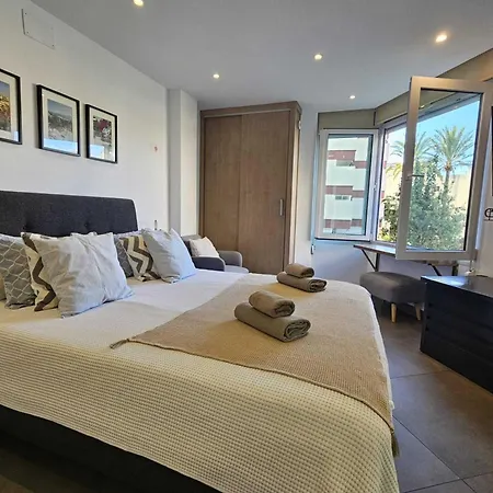Acogedor Moderno Con Piscina En Nerja, Perfecto Escapada Lejlighed