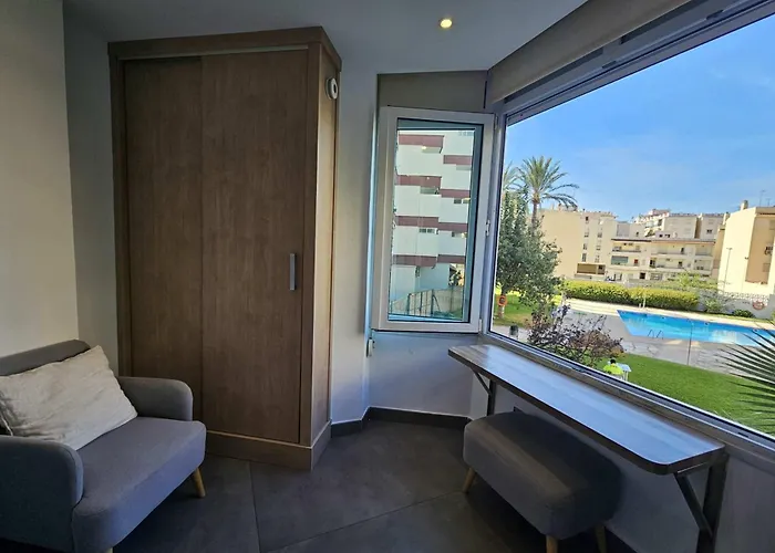 Acogedor Moderno Con Piscina En Nerja, Perfecto Escapada Apartment