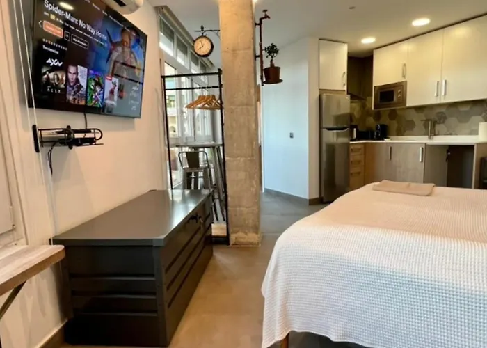 Acogedor Moderno Con Piscina En Nerja, Perfecto Escapada Apartment