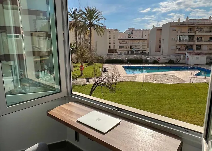 Acogedor Moderno Con Piscina En Nerja, Perfecto Escapada